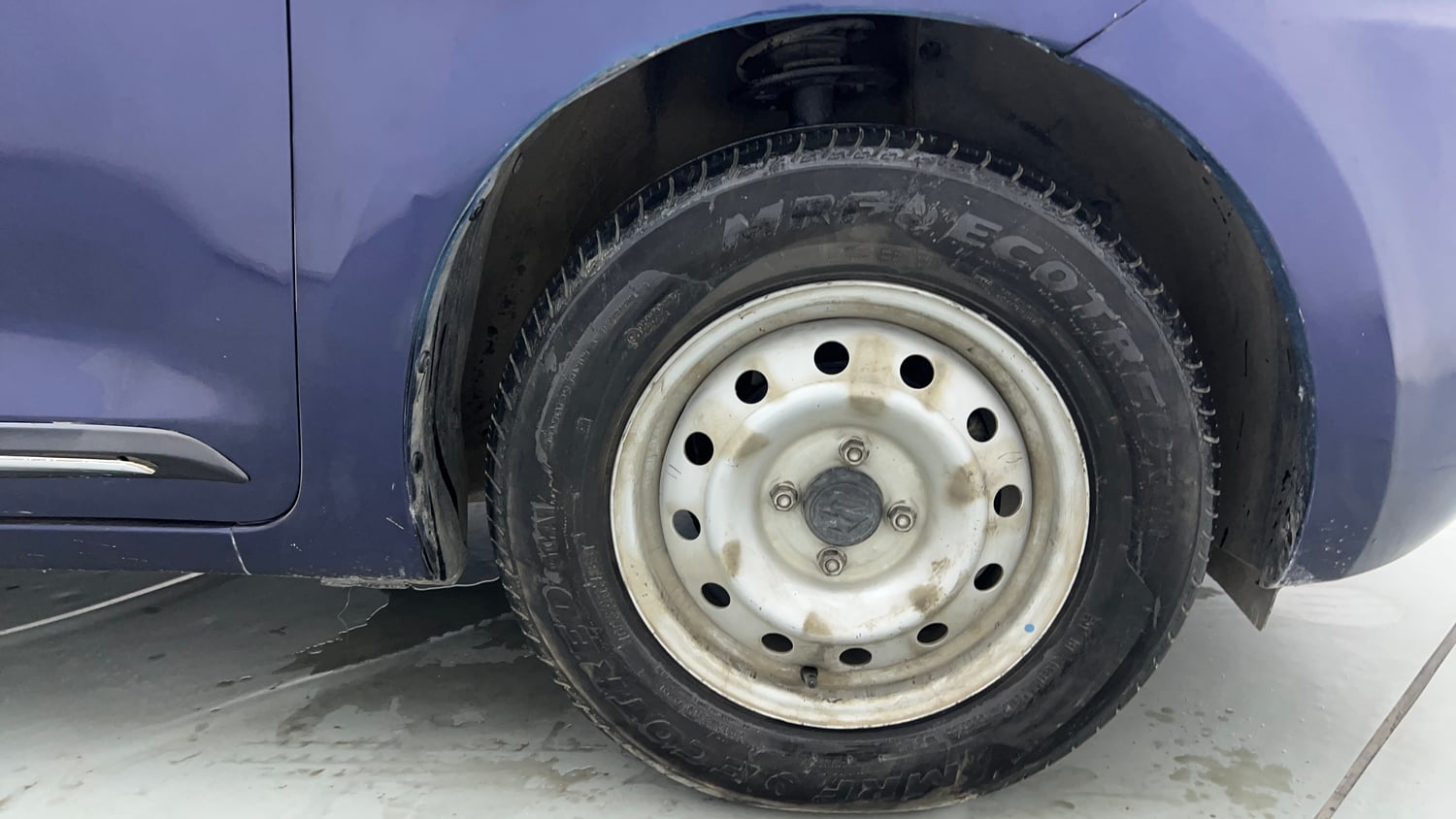 Used 2018 Maruti Suzuki Swift LXI CNG (Outside Fitted) Cng Manual tyres RIGHT FRONT TYRE RIM VIEW