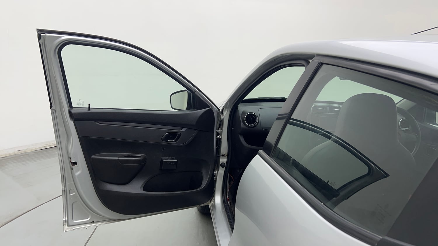 Used 2018 Renault Kwid 1.0 RXL CNG (Outside Fitted) Cng Manual interior LEFT FRONT DOOR OPEN VIEW