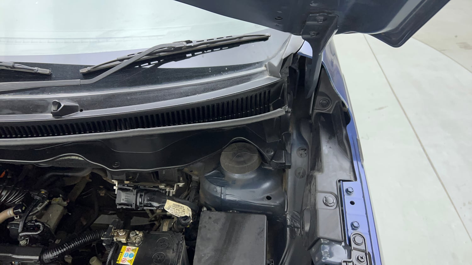 Used 2021 Maruti Suzuki XL6 Zeta AT Petrol Petrol Automatic engine ENGINE LEFT SIDE HINGE & APRON VIEW