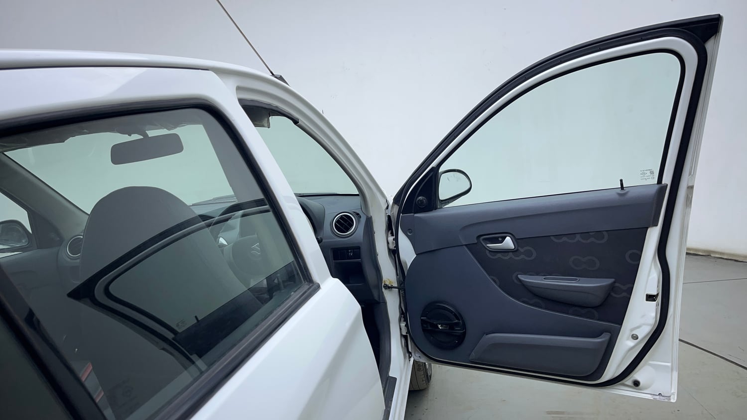 Used 2015 Maruti Suzuki Alto 800 Lxi Petrol Manual interior RIGHT FRONT DOOR OPEN VIEW
