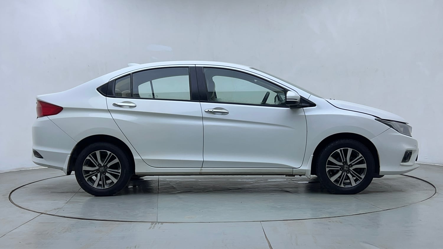 Used 2017 Honda City V Petrol Petrol Manual exterior RIGHT SIDE VIEW