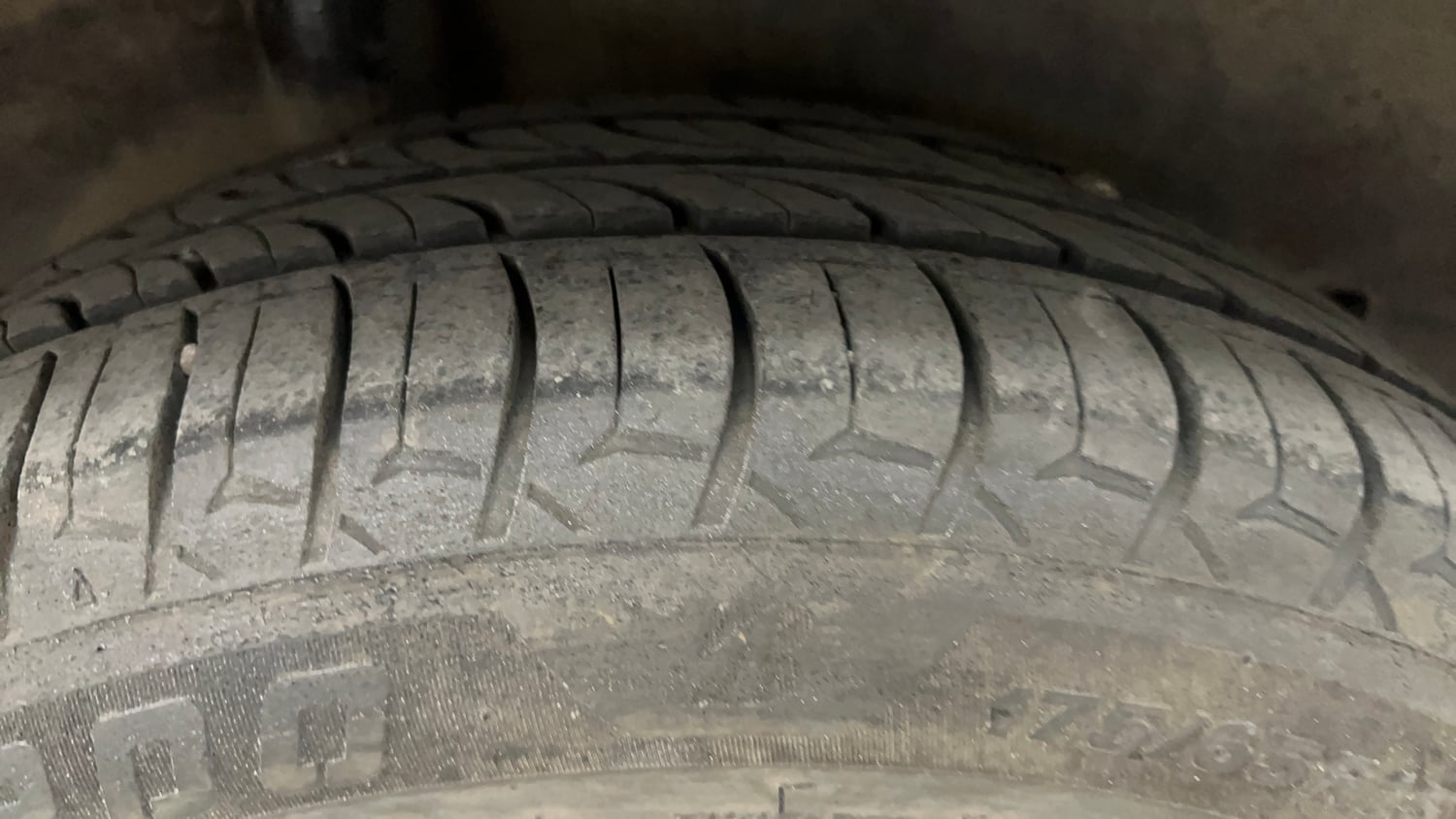 Used 2014 Honda City SV Petrol Manual tyres RIGHT REAR TYRE TREAD VIEW