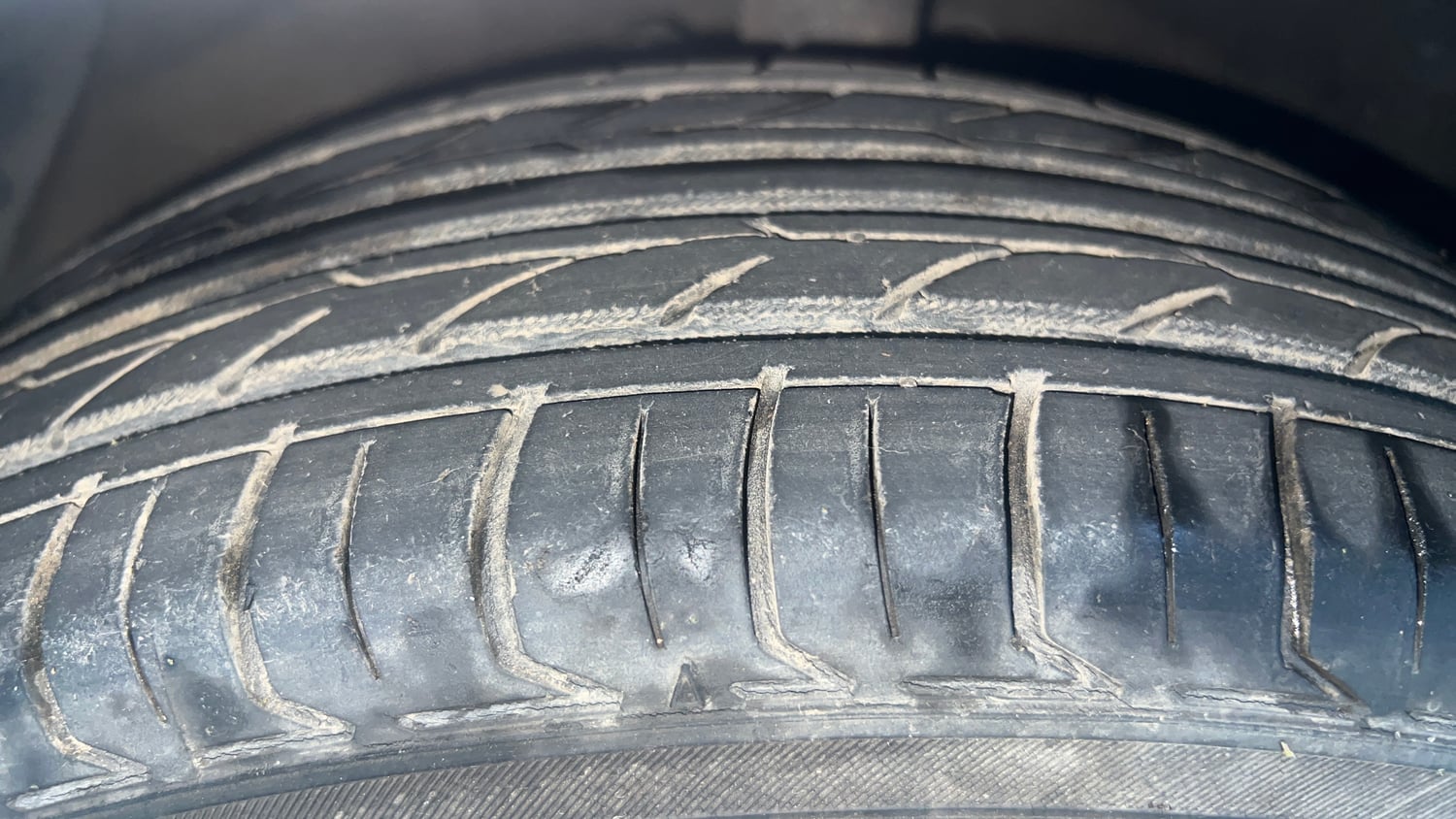 Used 2013 Hyundai i20 Magna 1.2 Petrol Manual tyres LEFT FRONT TYRE TREAD VIEW