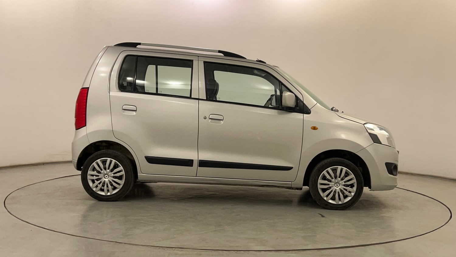 Used 2016 Maruti Suzuki Wagon R VXI Petrol Manual exterior RIGHT SIDE VIEW