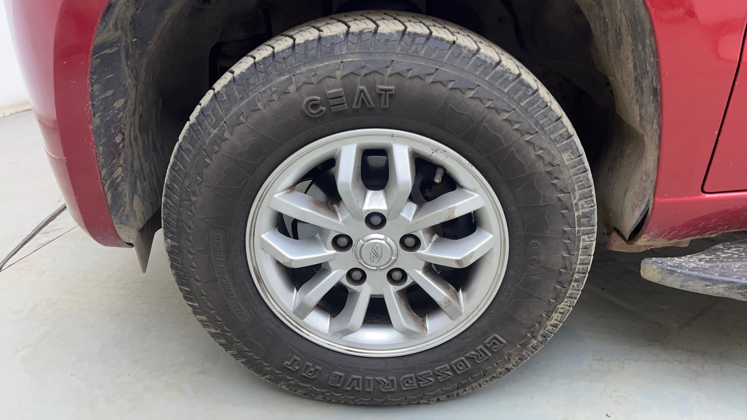 Used 2017 Mahindra TUV300 T8 mHAWK100 Diesel Manual tyres LEFT FRONT TYRE RIM VIEW