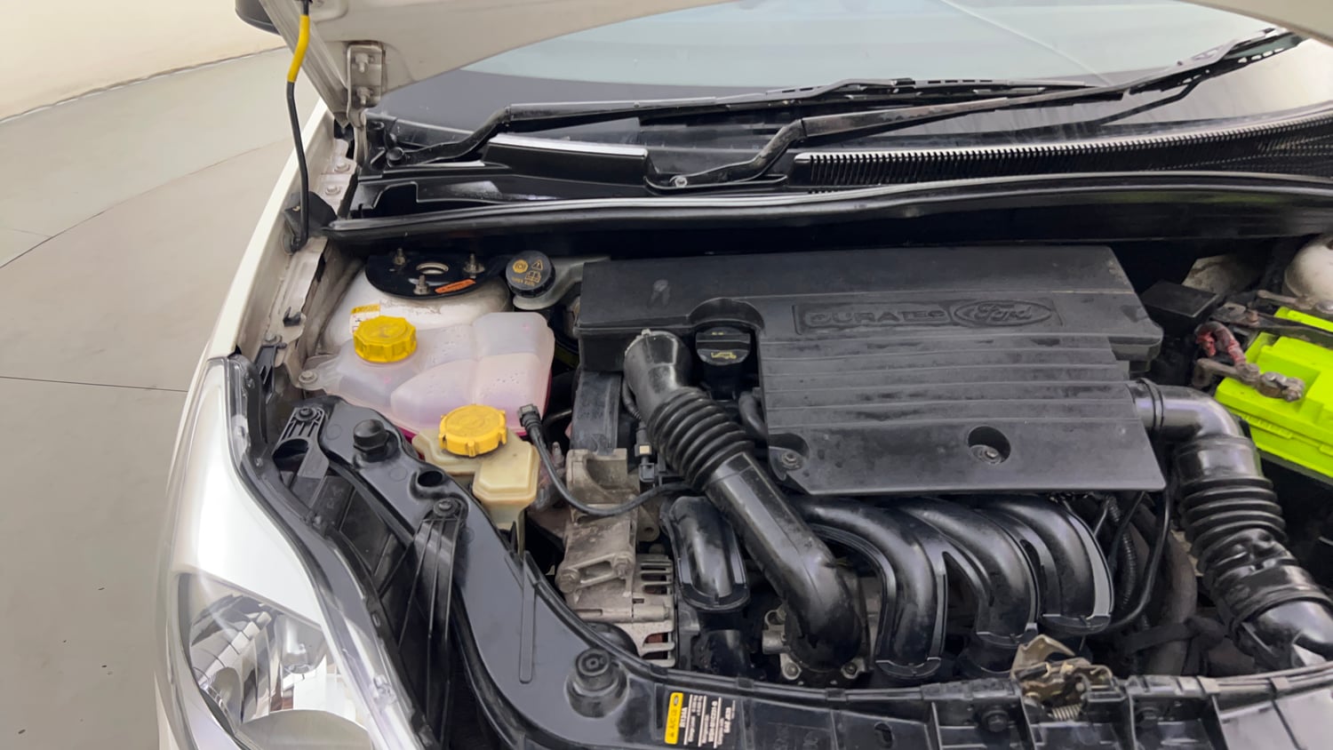 Used 2013 Ford Figo Duratec Petrol Titanium 1.2 Petrol Manual engine ENGINE RIGHT SIDE HINGE & APRON VIEW