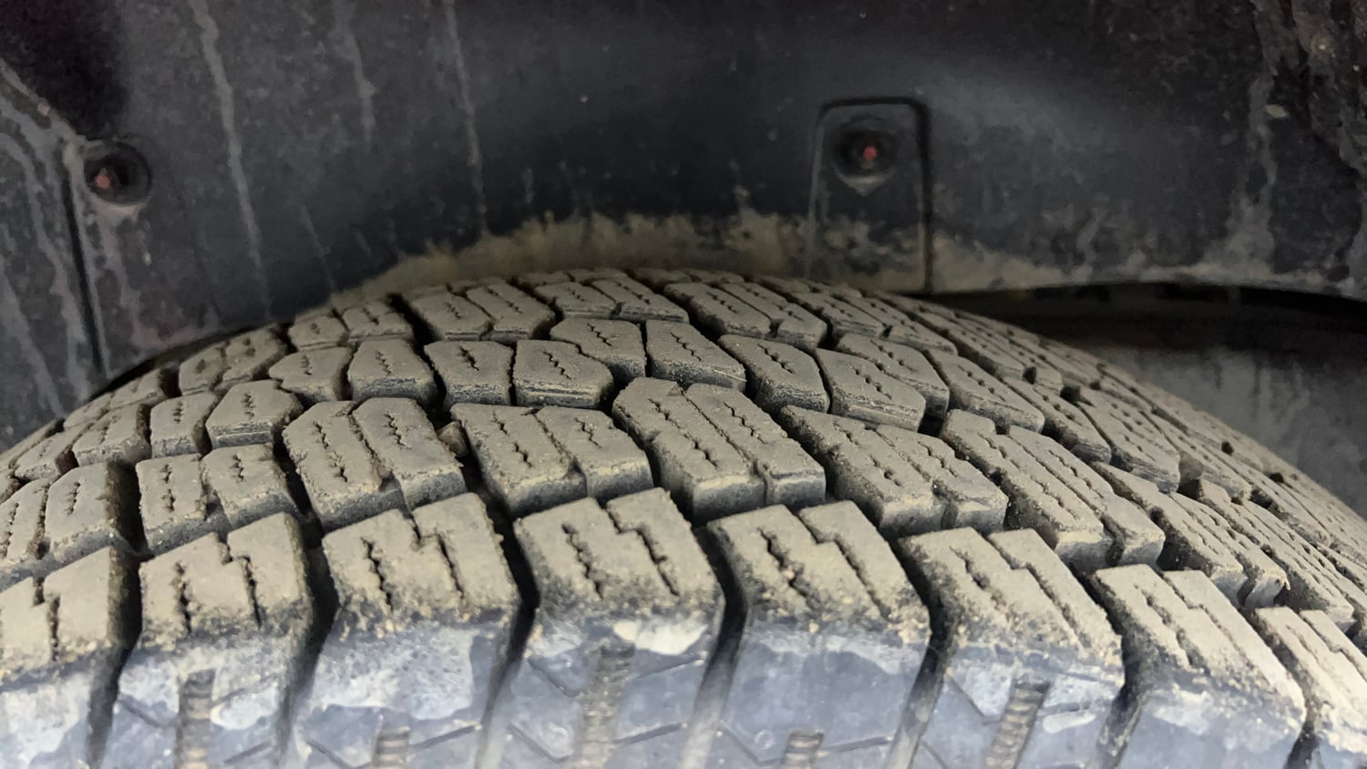 Used 2017 Mahindra TUV300 T8 mHAWK100 Diesel Manual tyres RIGHT REAR TYRE TREAD VIEW