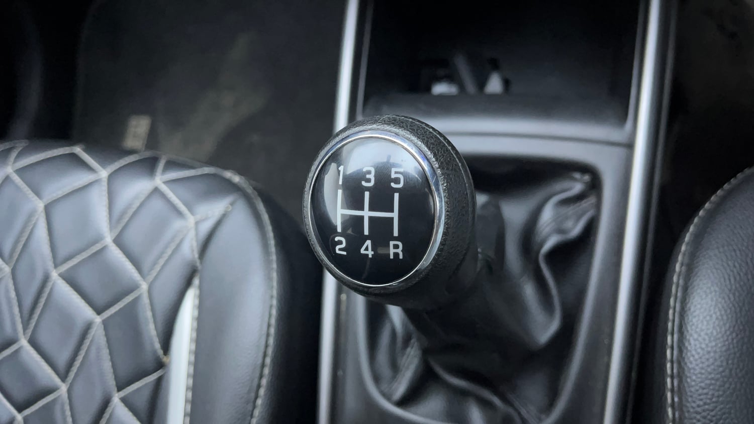 Used 2020 Maruti Suzuki Baleno Zeta Petrol Manual interior GEAR  KNOB VIEW