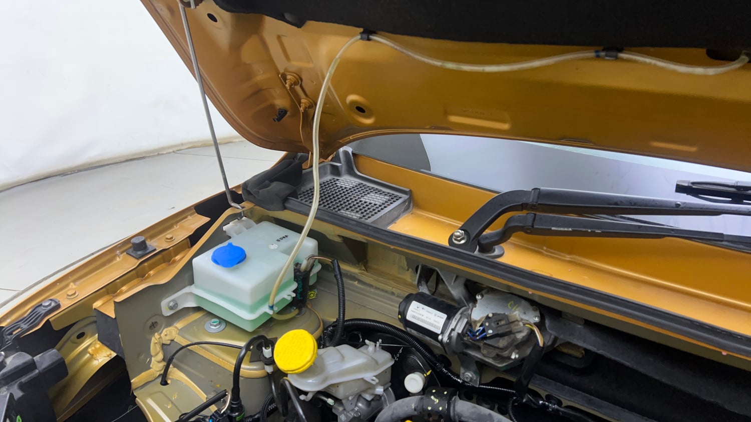 Used 2023 Renault Kwid CLIMBER AMT Petrol Automatic engine ENGINE RIGHT SIDE HINGE & APRON VIEW