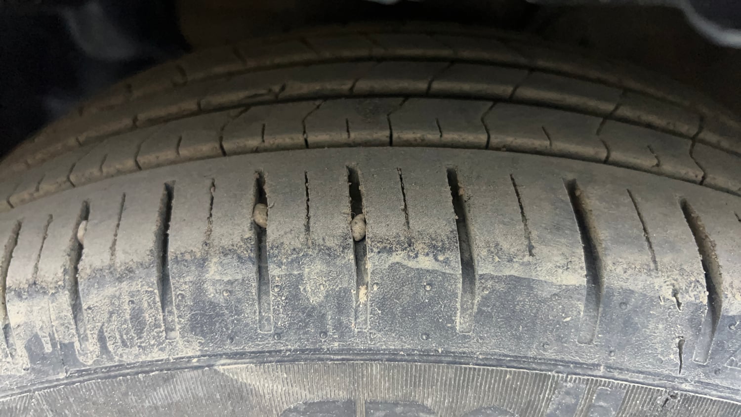 Used 2015 Hyundai Elite i20 Asta 1.4 CRDI Diesel Manual tyres LEFT FRONT TYRE TREAD VIEW