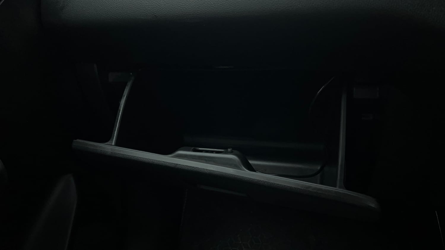 Used 2018 Maruti Suzuki Swift LXI CNG (Outside Fitted) Cng Manual top_features Glove compartment