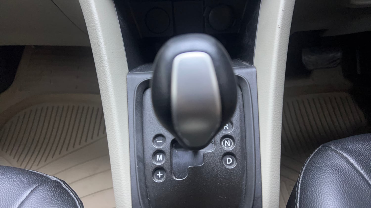 Used 2017 Maruti Suzuki Celerio VXi AMT Petrol Automatic interior GEAR  KNOB VIEW