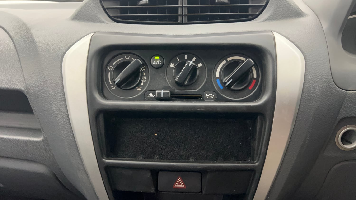 Used 2016 Maruti Suzuki Alto 800 Lxi Petrol Manual interior MUSIC SYSTEM & AC CONTROL VIEW