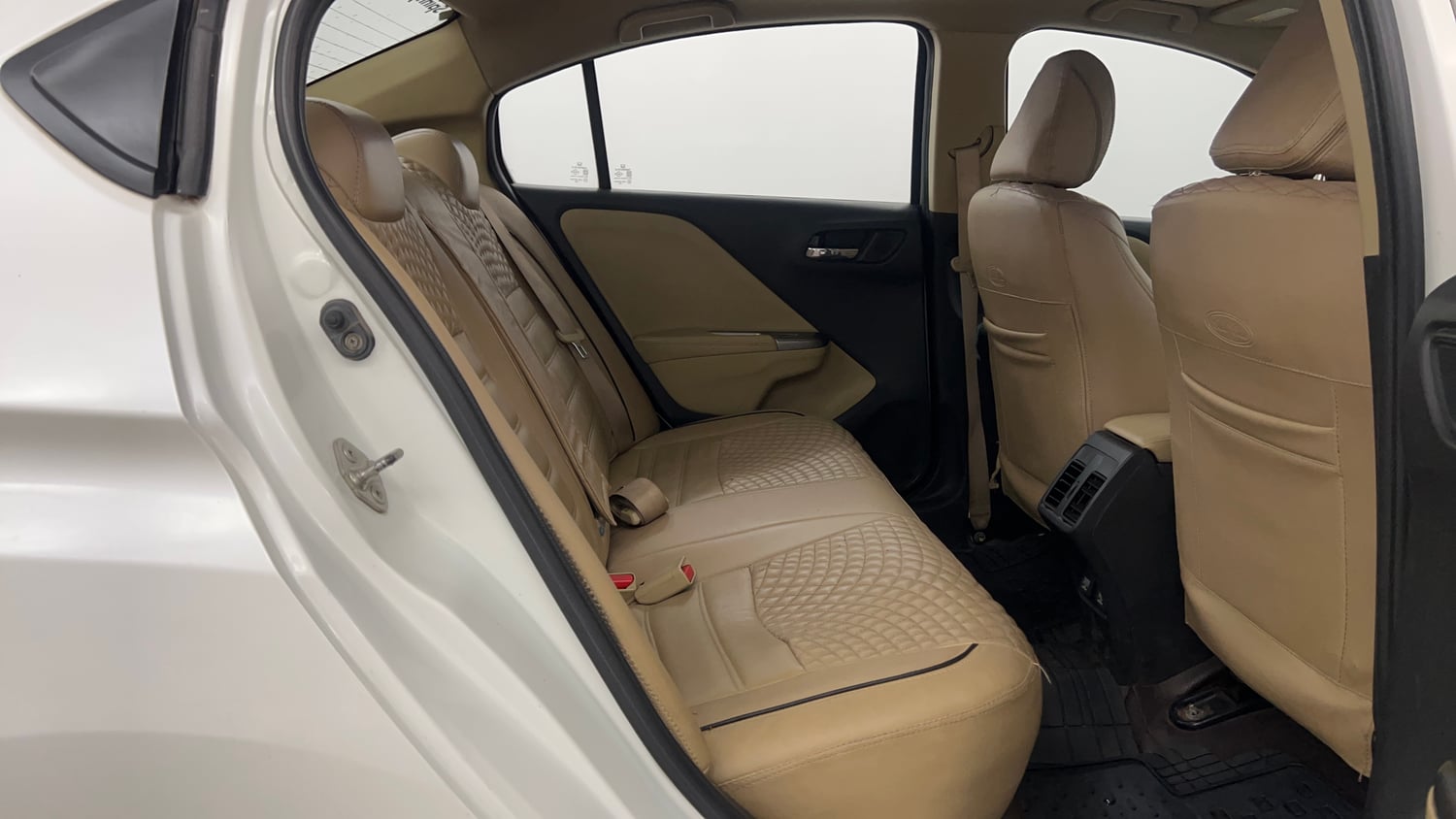Used 2016 Honda City VX CVT Petrol Automatic interior RIGHT SIDE REAR DOOR CABIN VIEW