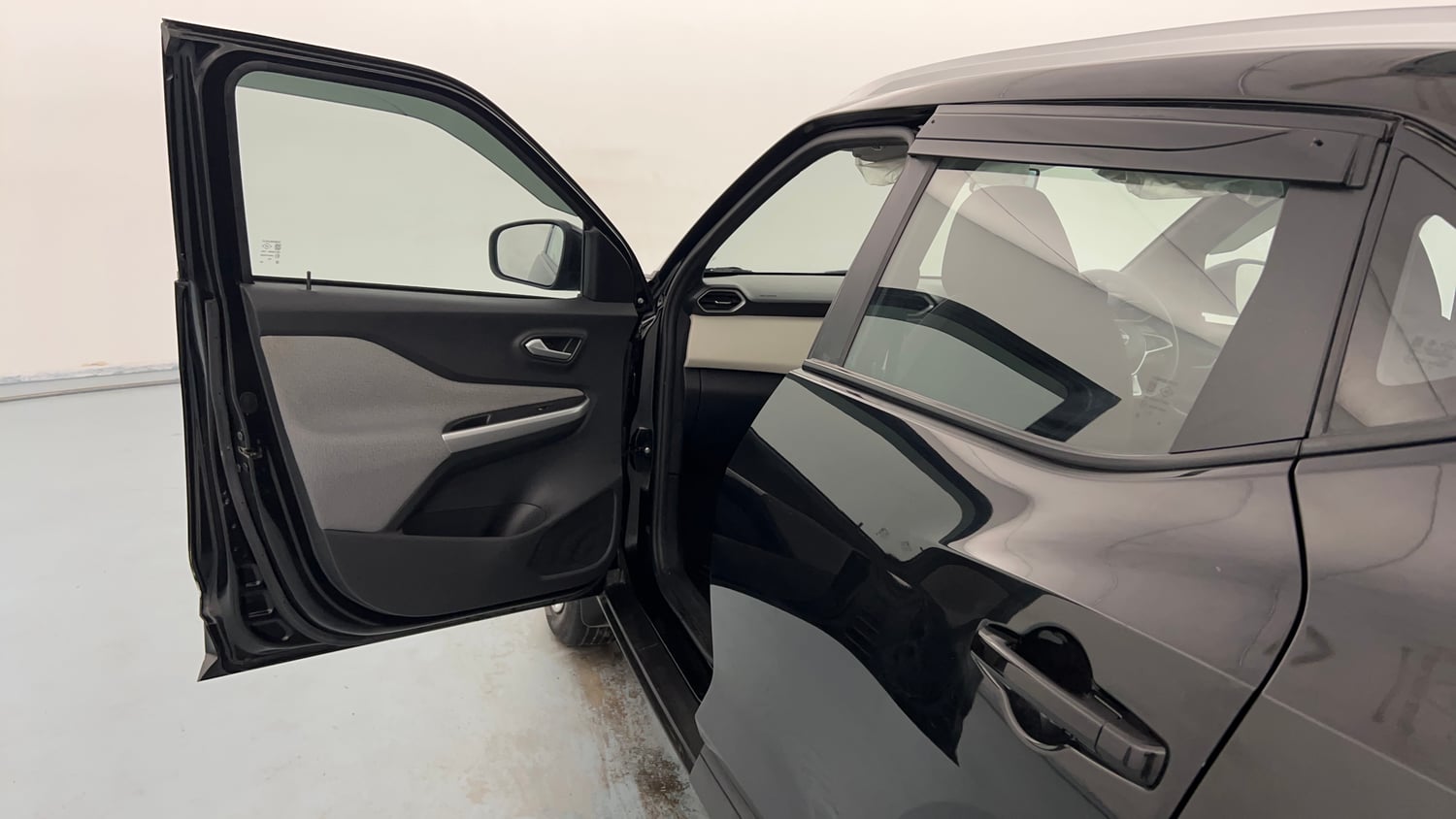 Used 2024 Nissan Magnite XL Petrol Manual interior LEFT FRONT DOOR OPEN VIEW