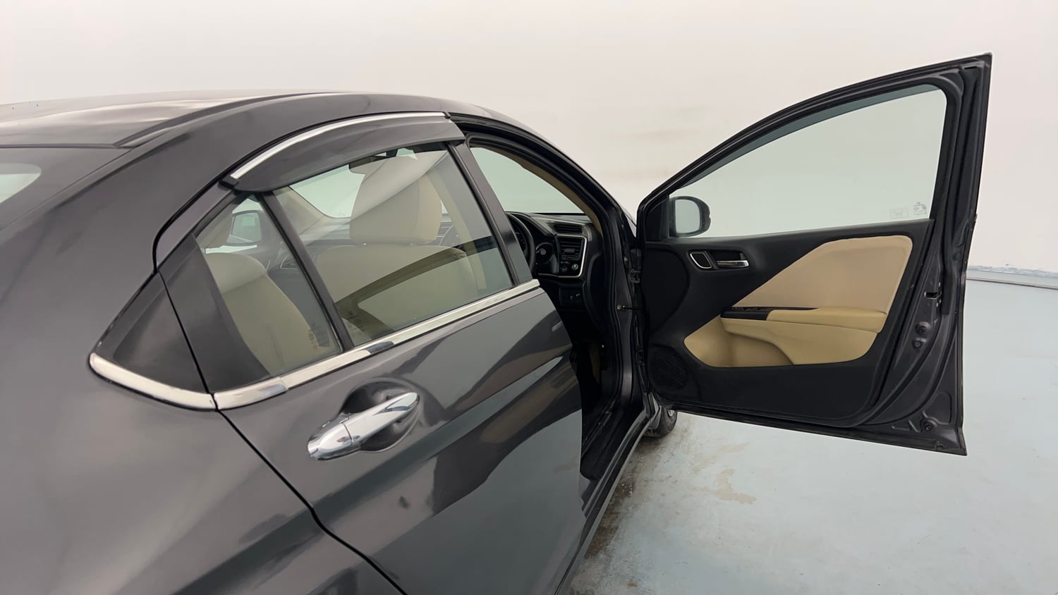 Used 2017 Honda City V CVT Petrol Petrol Automatic interior RIGHT FRONT DOOR OPEN VIEW