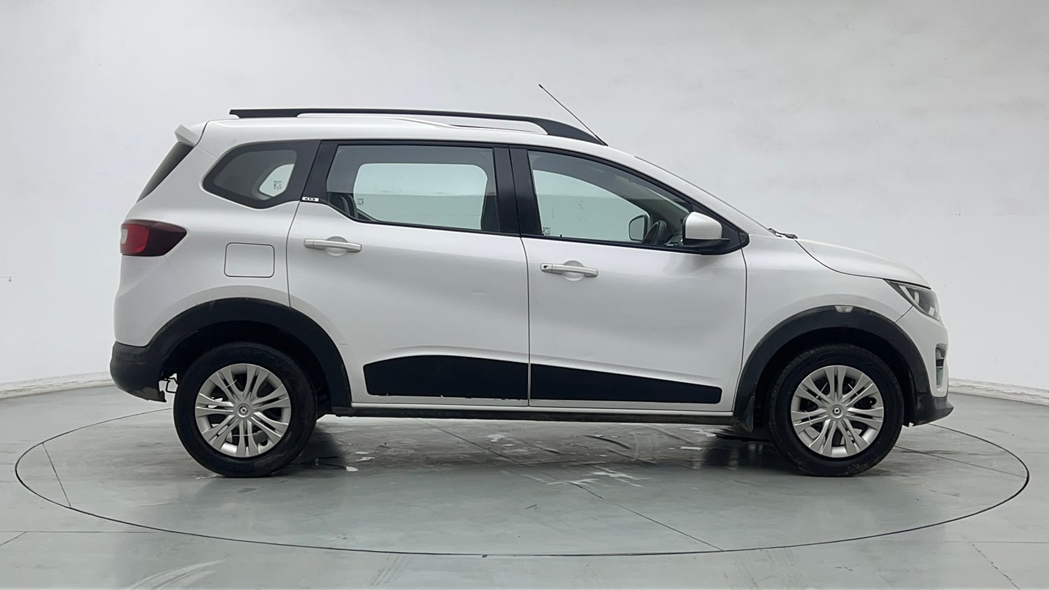 Used 2020 Renault Triber RXZ Petrol Manual exterior RIGHT SIDE VIEW