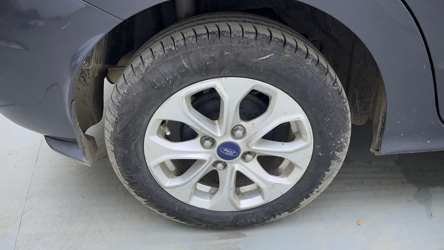 Used 2016 Ford Figo Aspire Titanium 1.2 Ti-VCT Petrol Manual tyres RIGHT REAR TYRE RIM VIEW