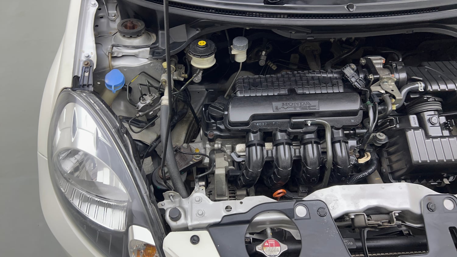 Used 2014 Honda Amaze 1.2 S i-VTEC Petrol Manual engine ENGINE RIGHT SIDE VIEW