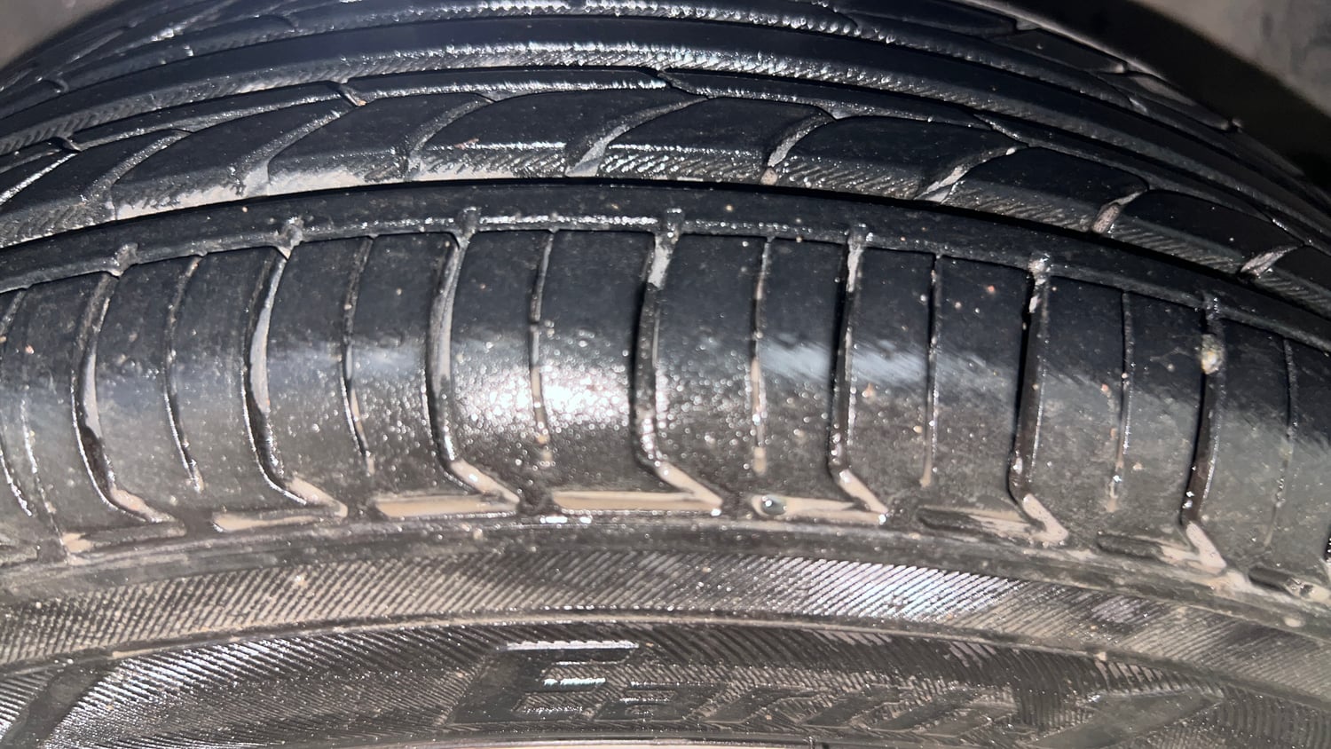 Used 2012 Hyundai Eon Magna + Petrol Manual tyres RIGHT FRONT TYRE TREAD VIEW