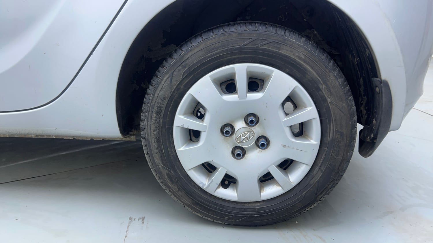 Used 2013 Hyundai i20 Magna 1.2 Petrol Manual tyres LEFT REAR TYRE RIM VIEW