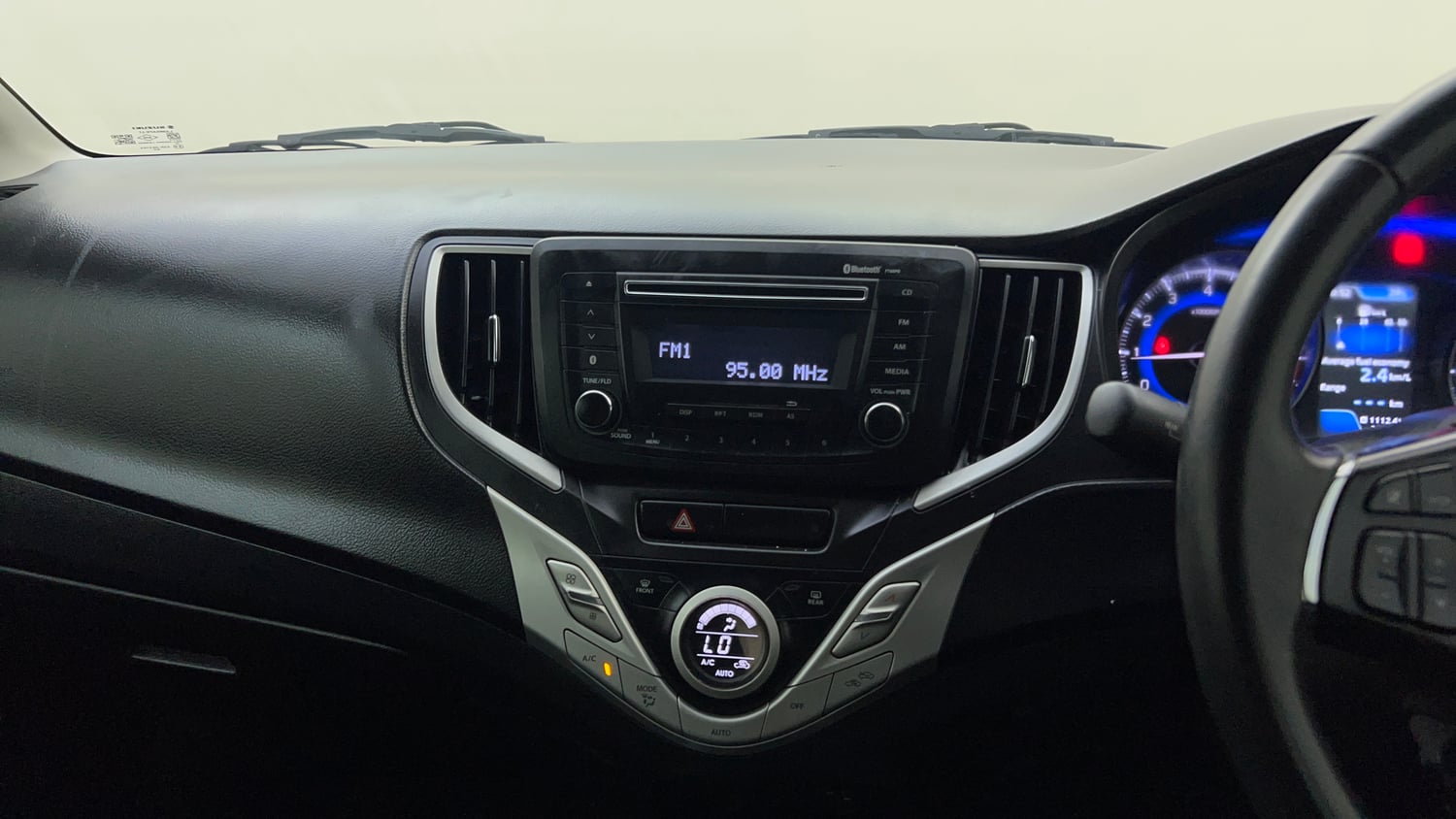 Used 2017 Maruti Suzuki Baleno Zeta 1.2 Petrol Manual top_features Integrated (in-dash) music system