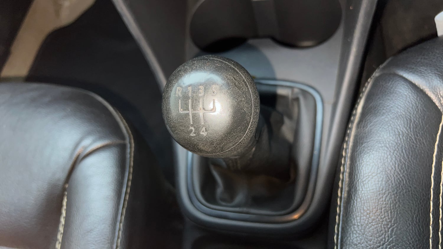 Used 2016 volkswagen Ameo Comfortline 1.2 Petrol+cng(Outside fitted) Petrol+cng Manual interior GEAR  KNOB VIEW