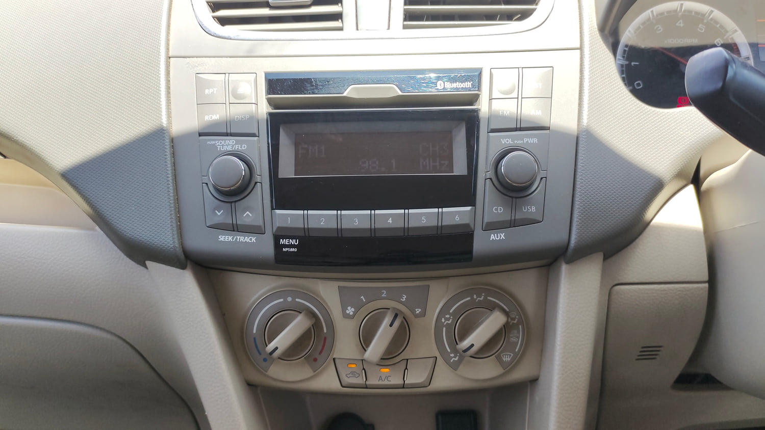 Used 2016 Maruti Suzuki Ertiga VXI Petrol Manual interior MUSIC SYSTEM & AC CONTROL VIEW