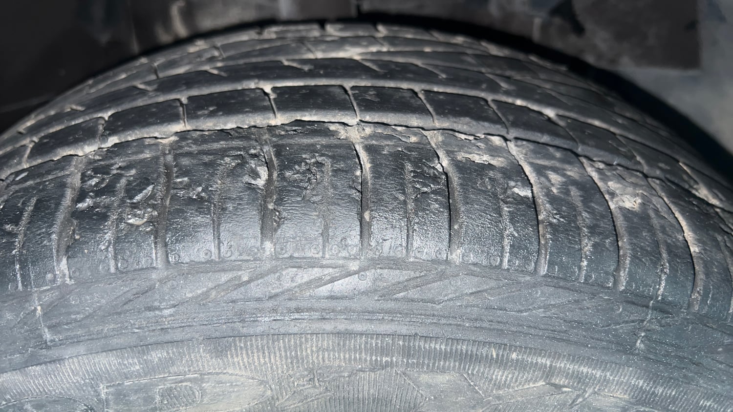 Used 2022 Tata Nexon XZA Plus (O) Petrol Automatic tyres RIGHT FRONT TYRE TREAD VIEW