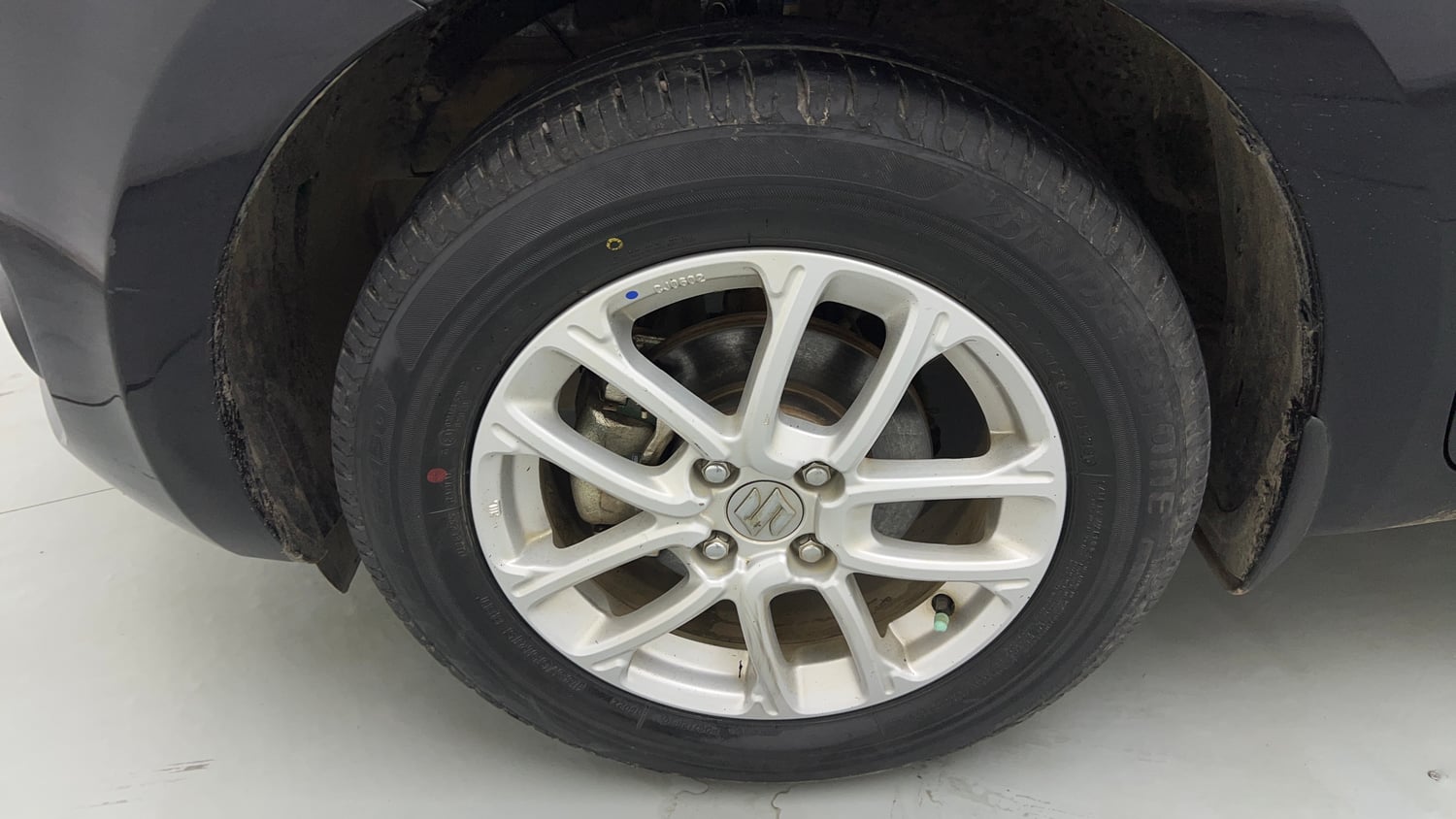 Used 2023 Maruti Suzuki Swift ZXi Petrol Manual tyres LEFT FRONT TYRE RIM VIEW