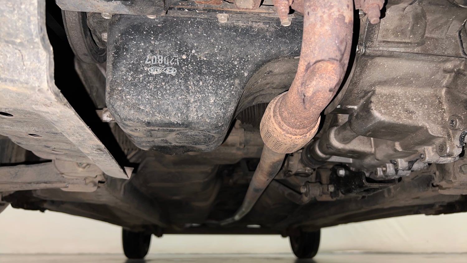 Used 2012 Hyundai Eon Magna + Petrol Manual extra FRONT LEFT UNDERBODY VIEW