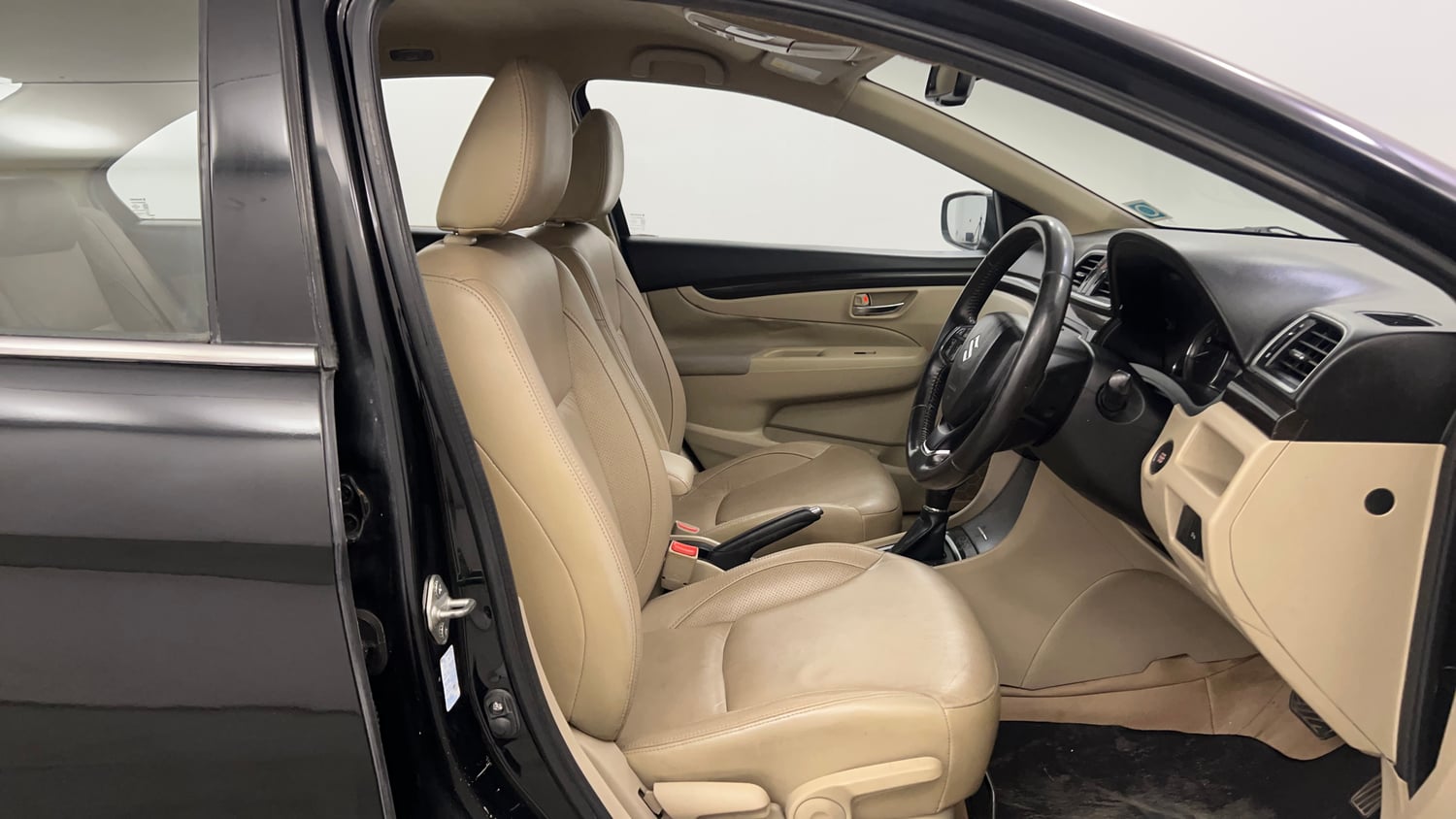 Used 2016 Maruti Suzuki Ciaz ZXI+ AT Petrol Automatic interior RIGHT SIDE FRONT DOOR CABIN VIEW