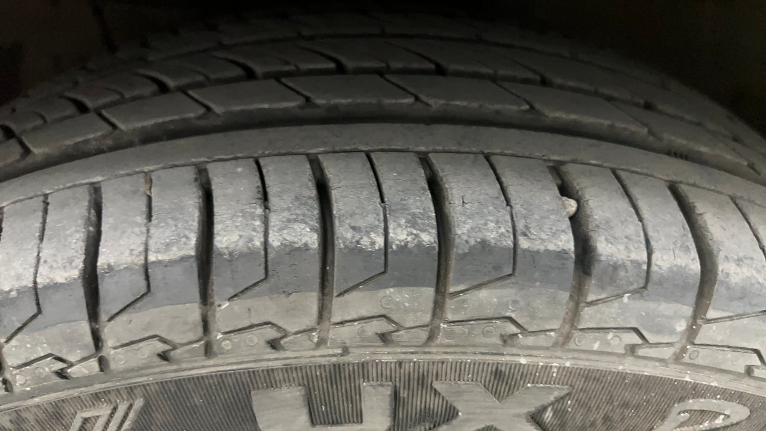 Used 2016 Maruti Suzuki Ciaz ZXI+ AT Petrol Automatic tyres LEFT FRONT TYRE TREAD VIEW