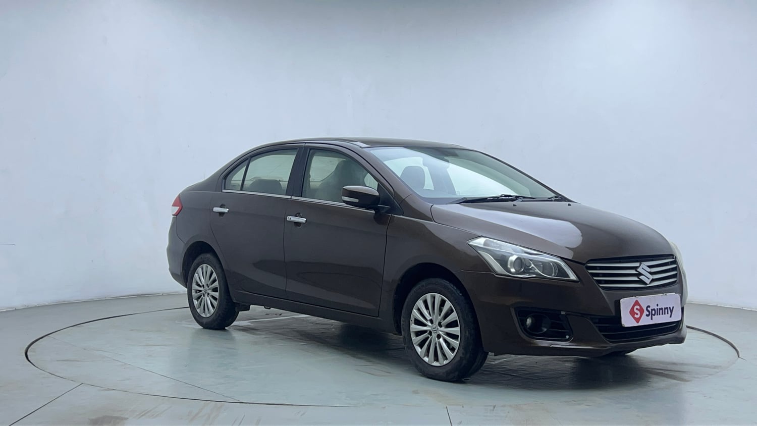 Used 2017 Maruti Suzuki Ciaz ZXi Petrol Manual exterior RIGHT FRONT CORNER VIEW