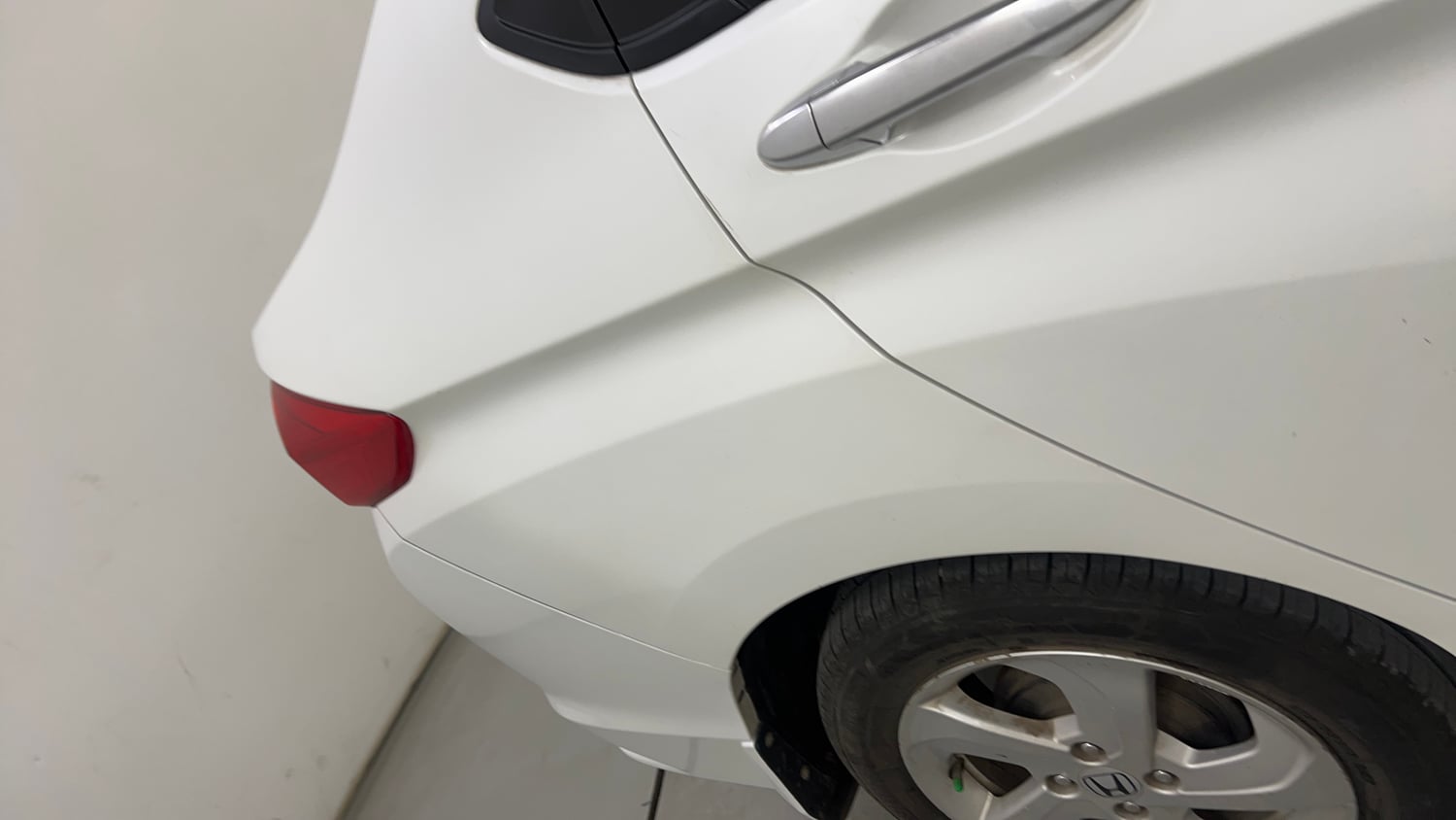 Used 2016 Honda City VX Petrol Manual dents MINOR SCRATCH