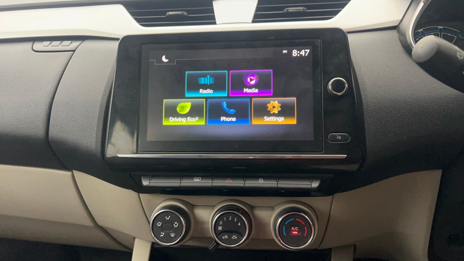 Used 2020 Renault Triber RXZ Petrol Manual interior MUSIC SYSTEM & AC CONTROL VIEW