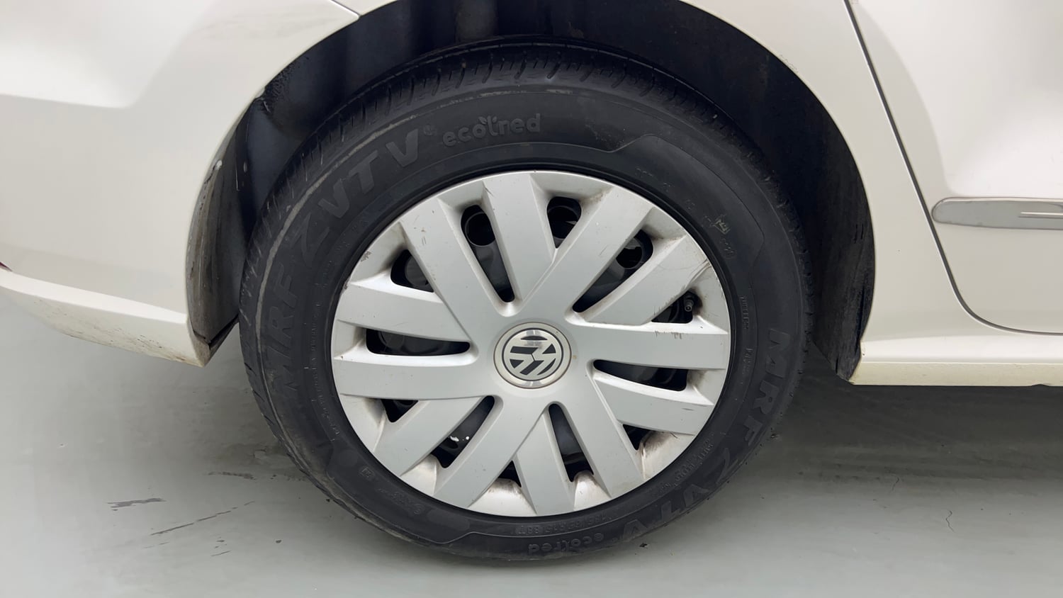 Used 2016 volkswagen Ameo Comfortline 1.2 Petrol+cng(Outside fitted) Petrol+cng Manual tyres RIGHT REAR TYRE RIM VIEW
