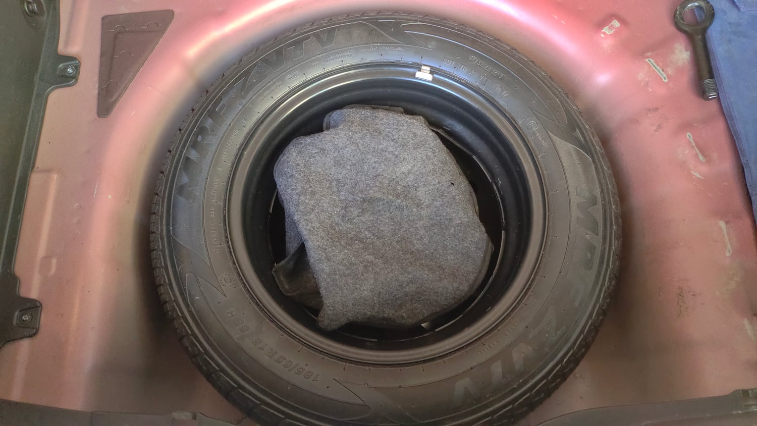 Used 2017 Hyundai Elite i20 Asta 1.2 (O) Petrol Manual tyres SPARE TYRE VIEW