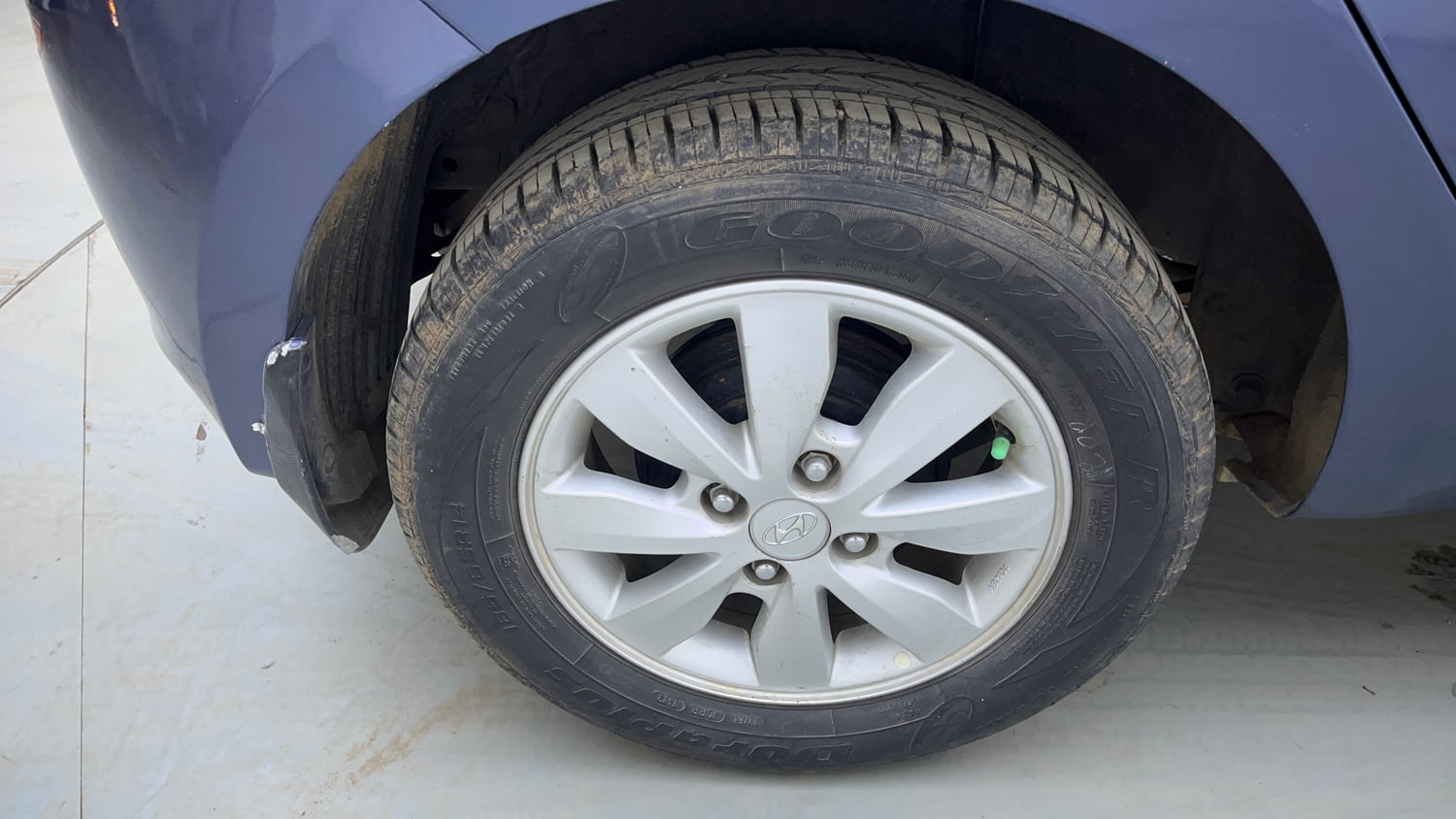 Used 2013 Hyundai i20 Sportz 1.2 Petrol Manual tyres RIGHT REAR TYRE RIM VIEW