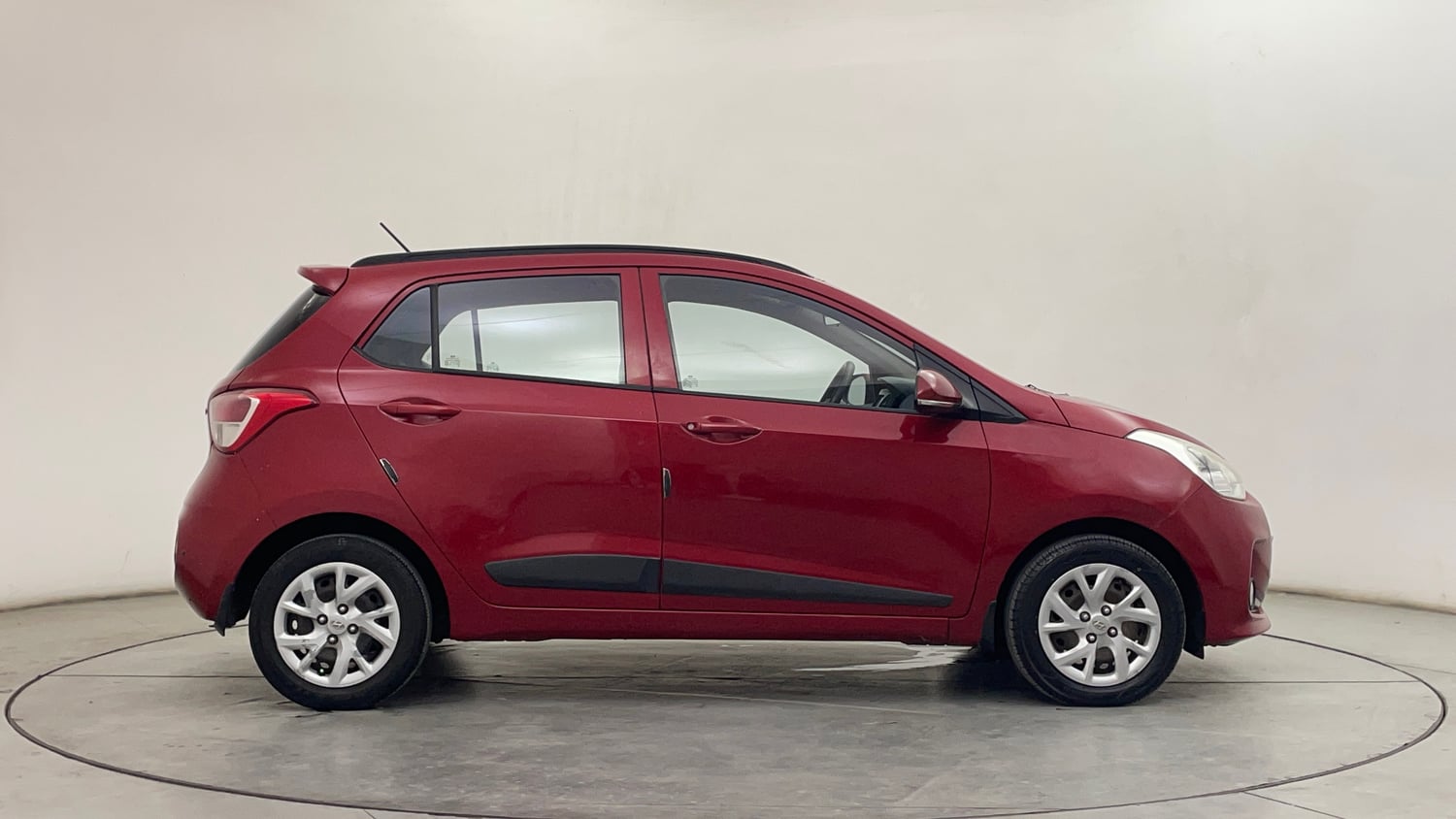 Used 2018 Hyundai Grand i10 Sportz 1.2 Kappa VTVT Petrol Manual exterior RIGHT SIDE VIEW