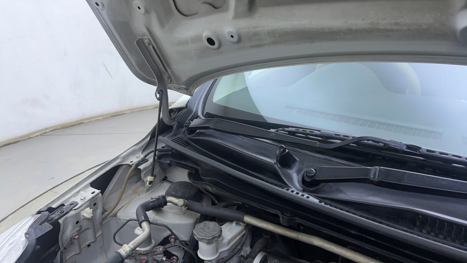 Used 2017 Maruti Suzuki Celerio VXi AMT Petrol Automatic engine ENGINE RIGHT SIDE HINGE & APRON VIEW