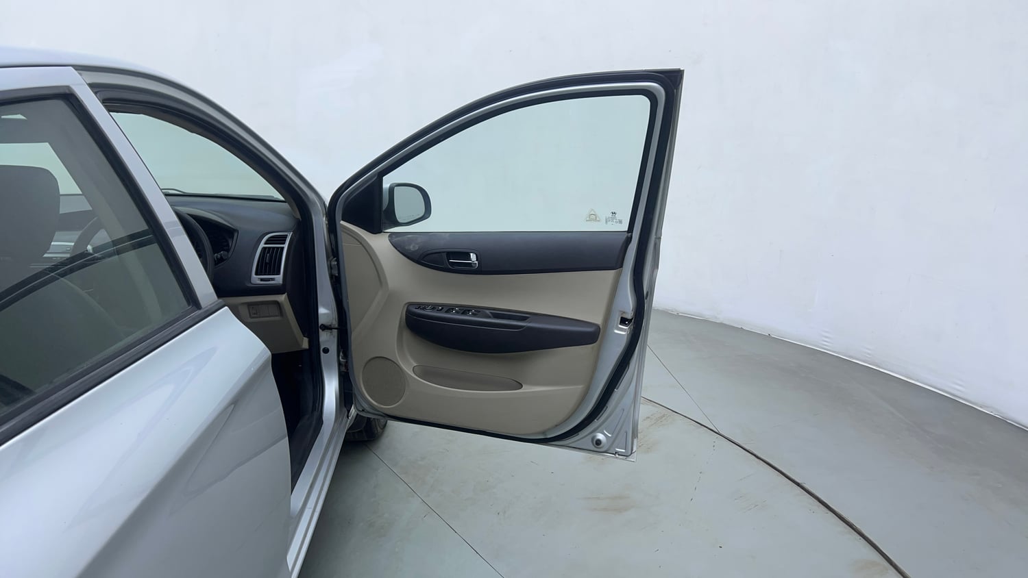 Used 2013 Hyundai i20 Magna 1.2 Petrol Manual interior RIGHT FRONT DOOR OPEN VIEW