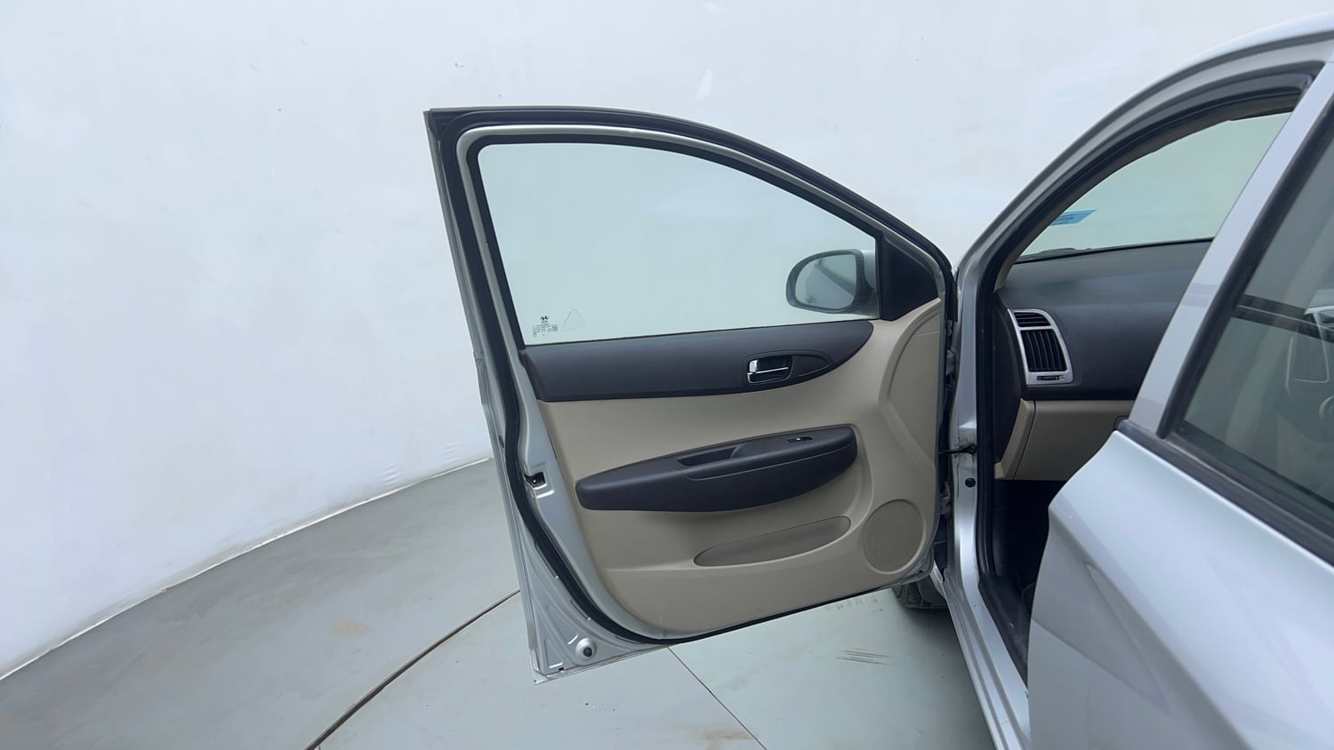 Used 2013 Hyundai i20 Magna 1.2 Petrol Manual interior LEFT FRONT DOOR OPEN VIEW