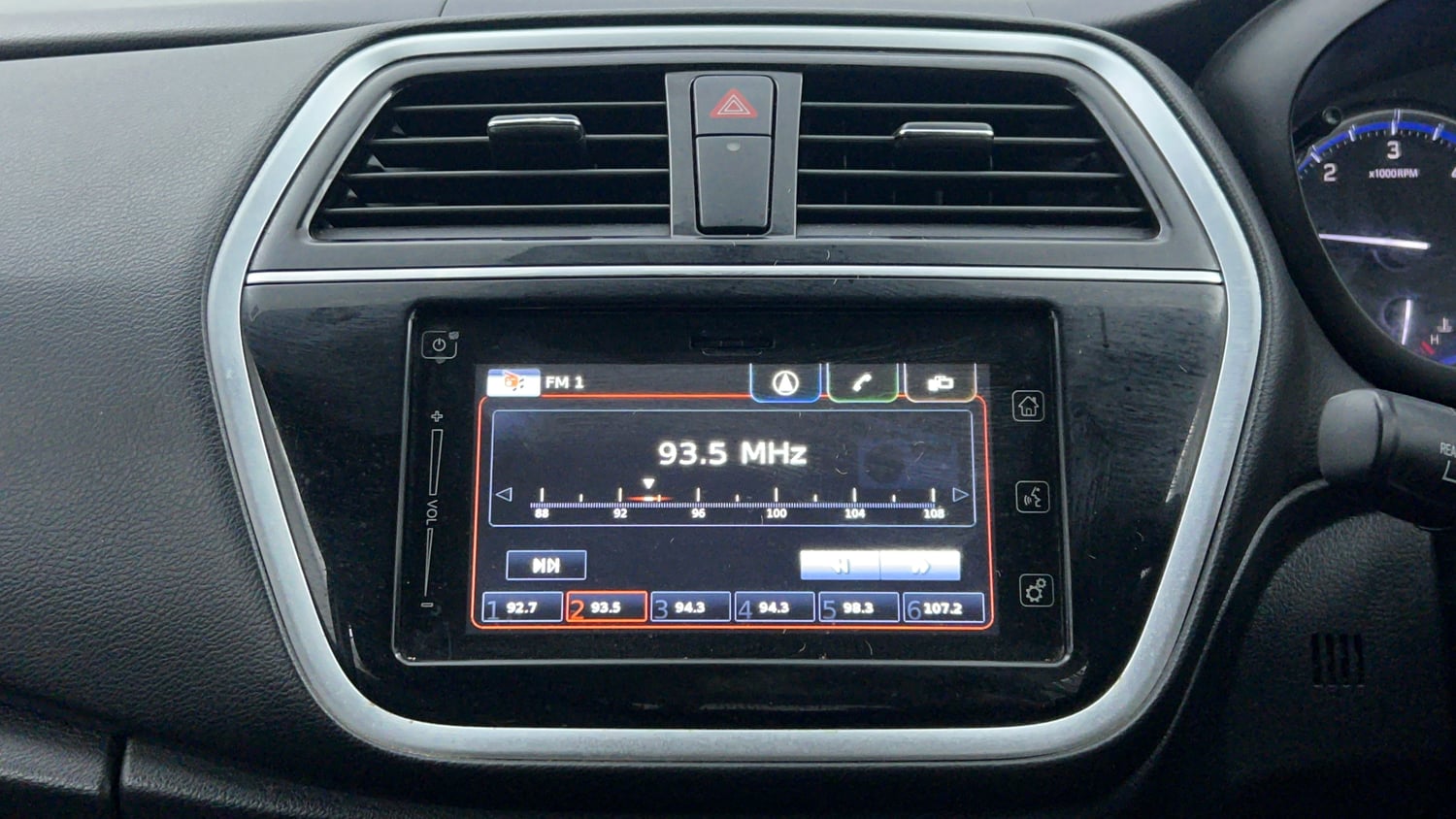Used 2017 Maruti Suzuki S-Cross Alpha 1.3 Diesel Manual top_features Touch screen infotainment system