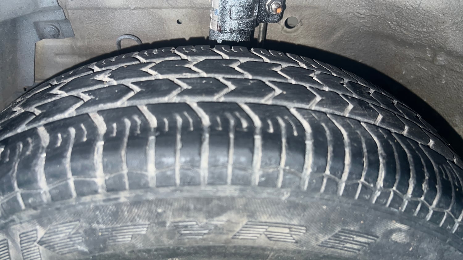 Used 2015 Maruti Suzuki Swift LXi Petrol Manual tyres LEFT FRONT TYRE TREAD VIEW
