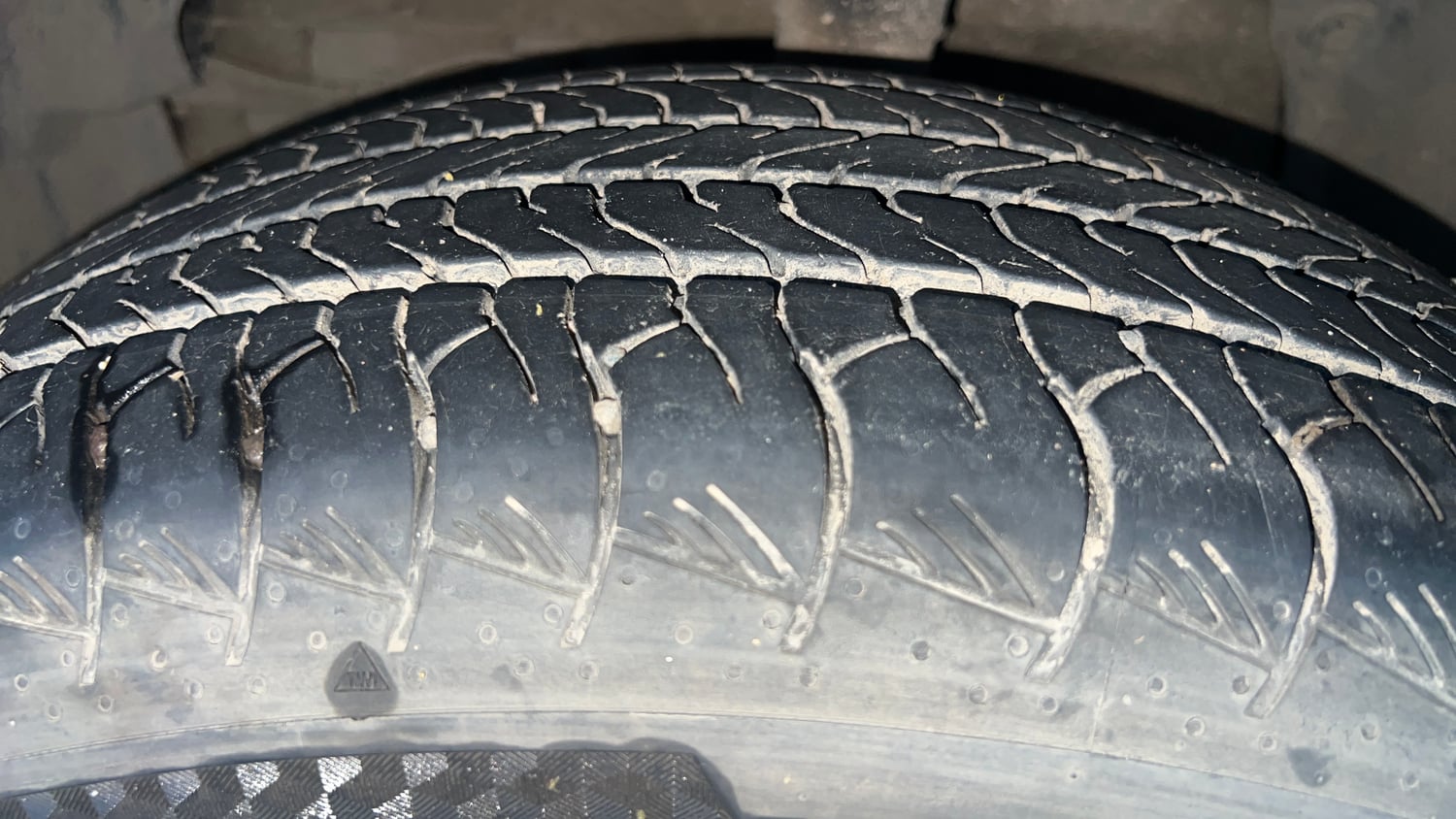 Used 2024 Maruti Suzuki Grand Vitara Alpha Smart Hybrid AT Petrol Automatic tyres LEFT FRONT TYRE TREAD VIEW