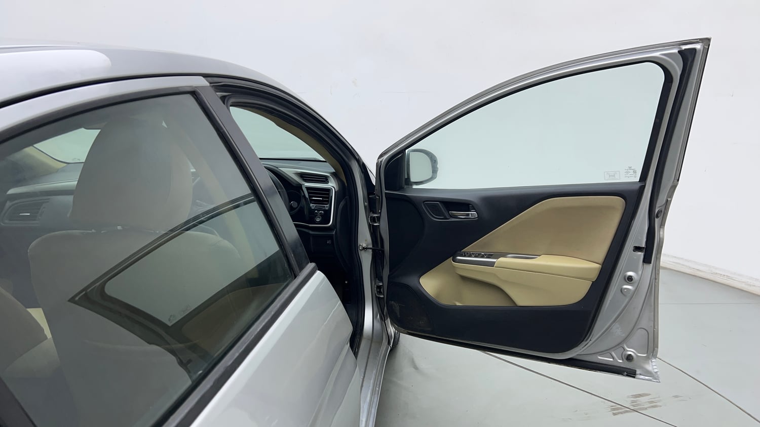 Used 2016 Honda City V Petrol Manual interior RIGHT FRONT DOOR OPEN VIEW