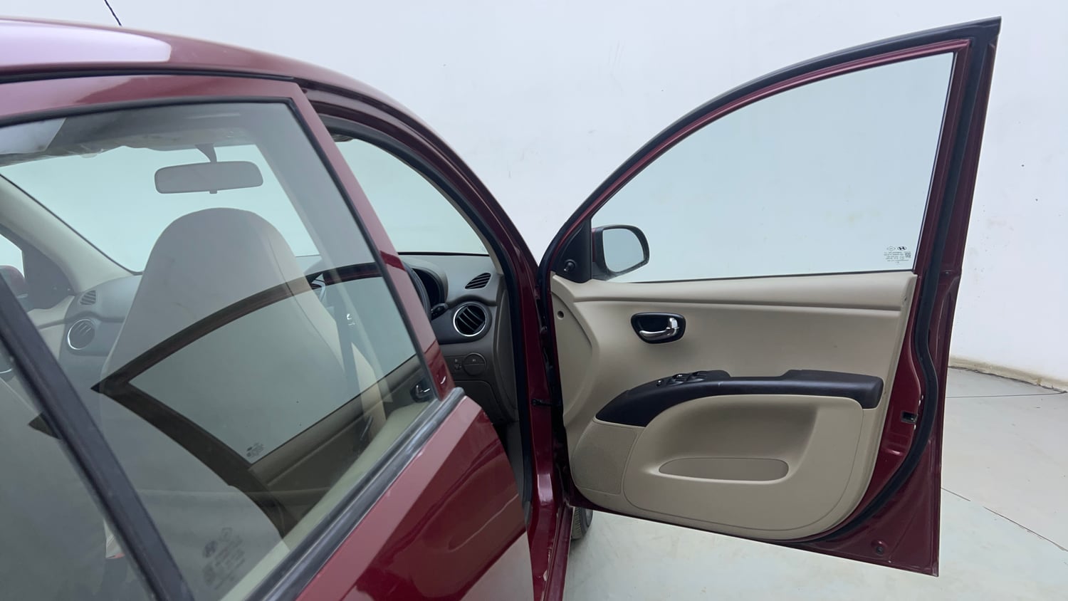 Used 2015 Hyundai i10 Sportz 1.1 iRDE2 Petrol Manual interior RIGHT FRONT DOOR OPEN VIEW