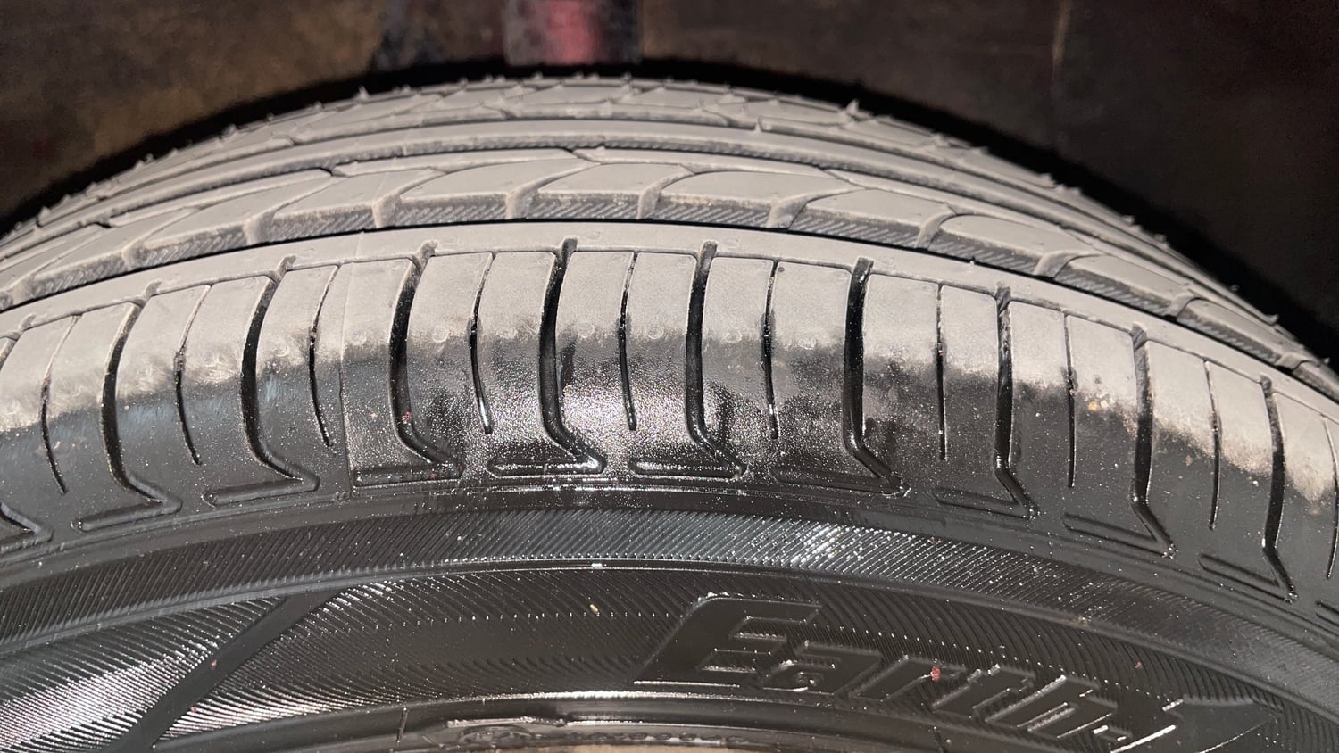 Used 2018 Hyundai Grand i10 Sportz 1.2 Kappa VTVT Petrol Manual tyres RIGHT FRONT TYRE TREAD VIEW