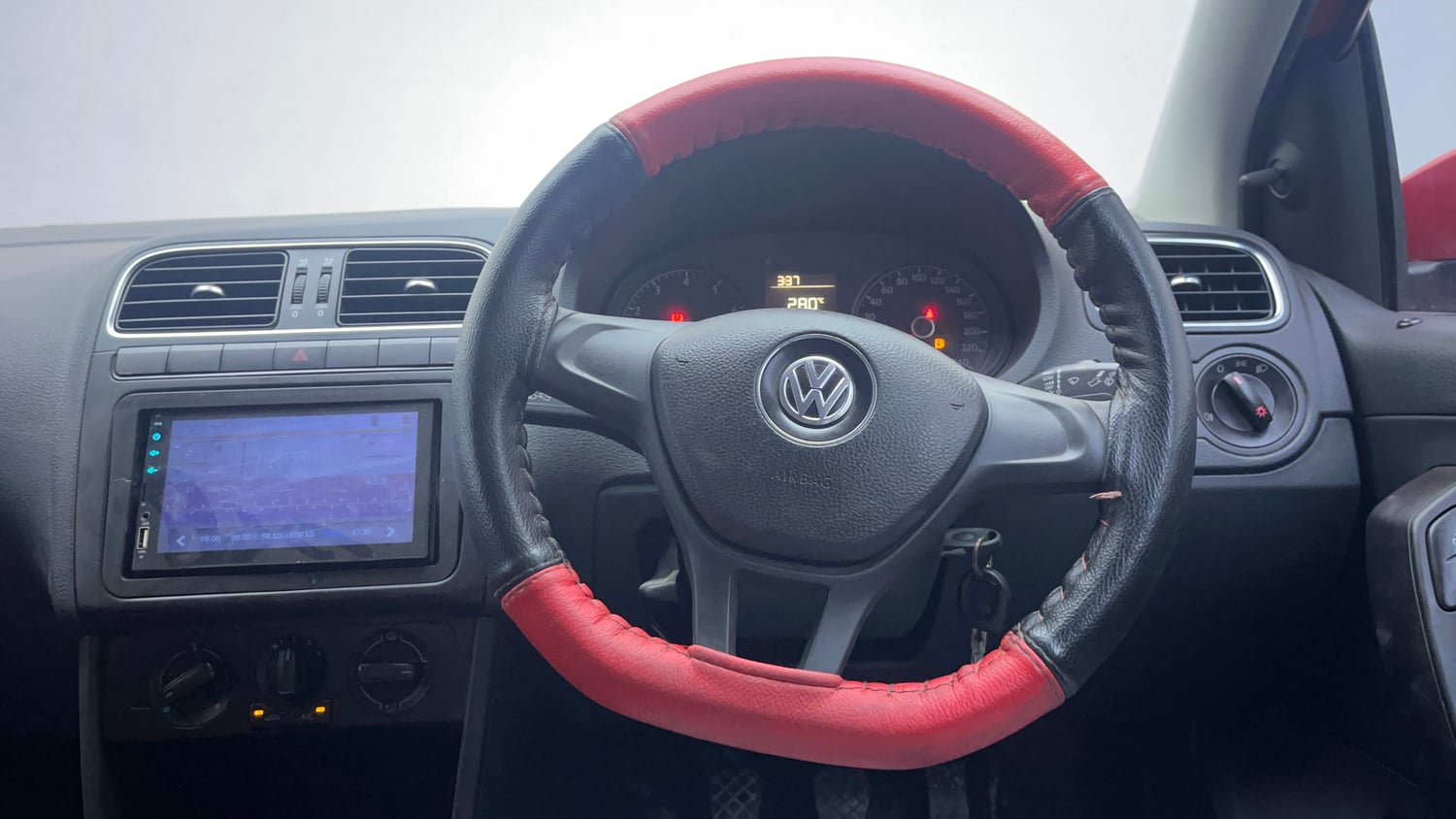 Used 2019 Volkswagen Polo Trendline 1.0L (P) Petrol Manual interior STEERING VIEW